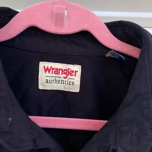 Mens black, short sleeve wrangler shirt. Size medium